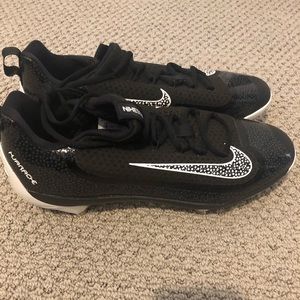 Men’s Nike Air cleats.